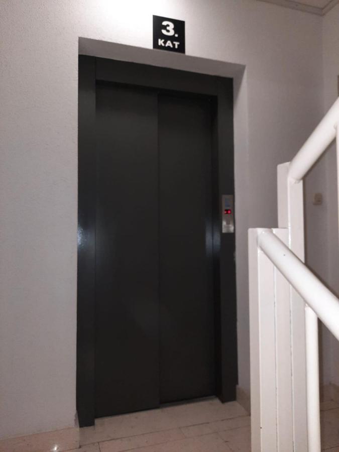 Spacious Apartment Smile With Terrace And Secure Garage Split Exteriör bild
