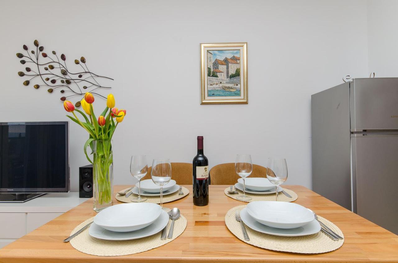 Spacious Apartment Smile With Terrace And Secure Garage Split Exteriör bild