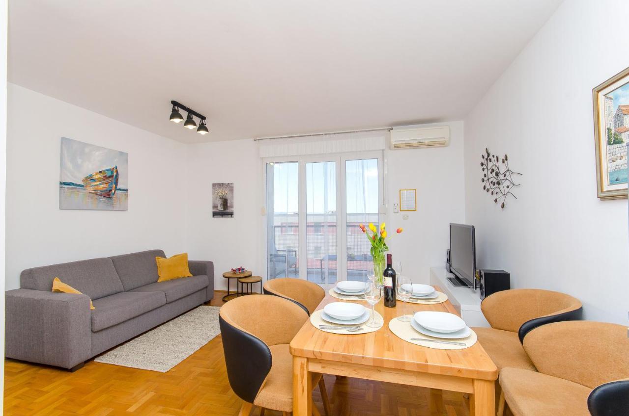 Spacious Apartment Smile With Terrace And Secure Garage Split Exteriör bild