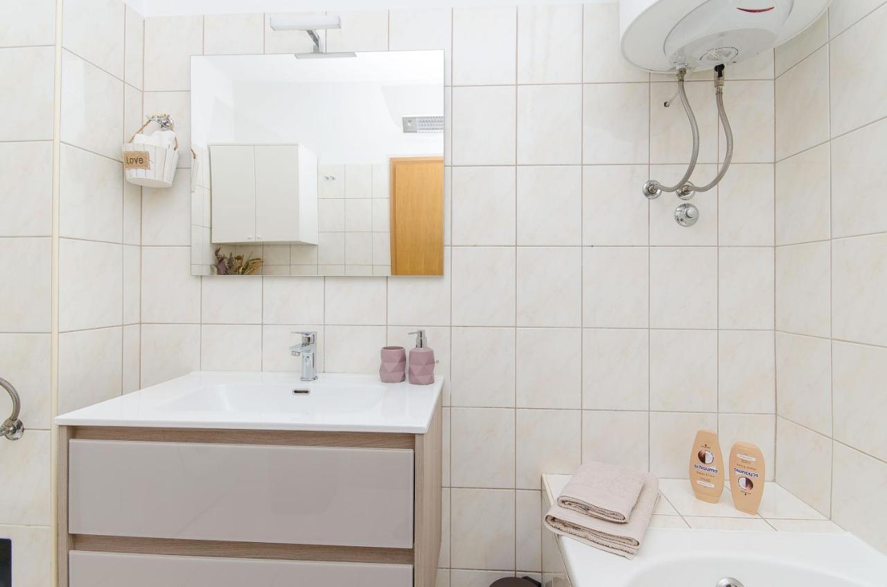 Spacious Apartment Smile With Terrace And Secure Garage Split Exteriör bild
