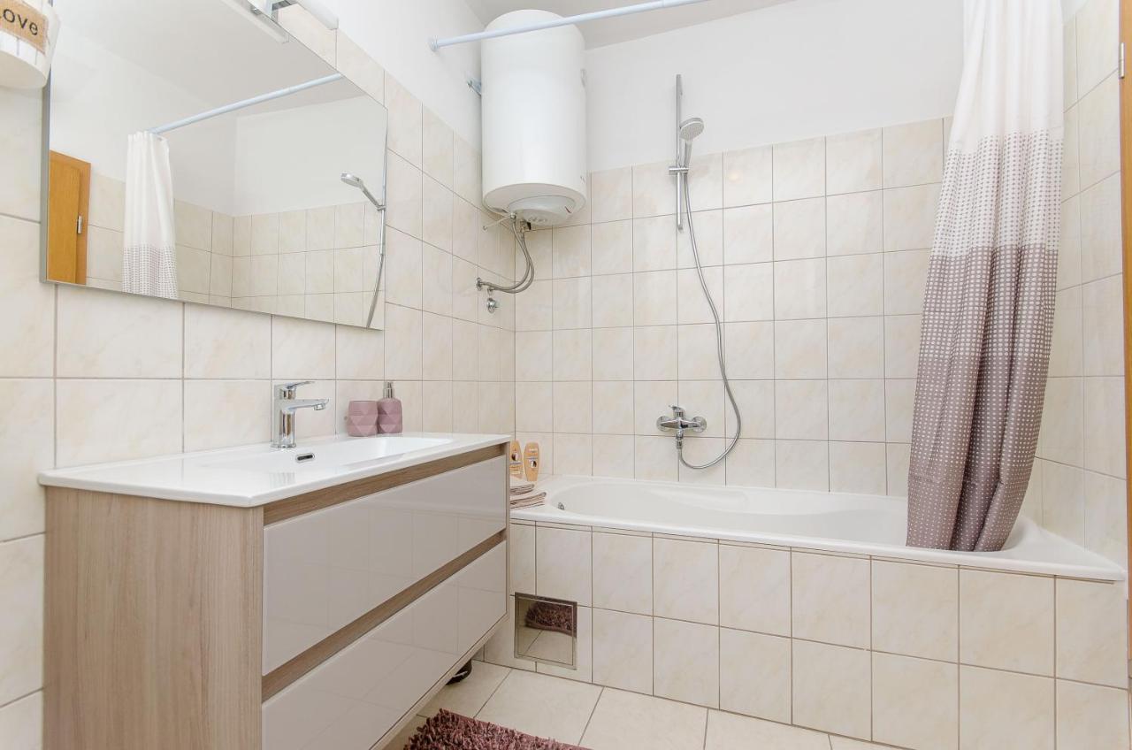 Spacious Apartment Smile With Terrace And Secure Garage Split Exteriör bild