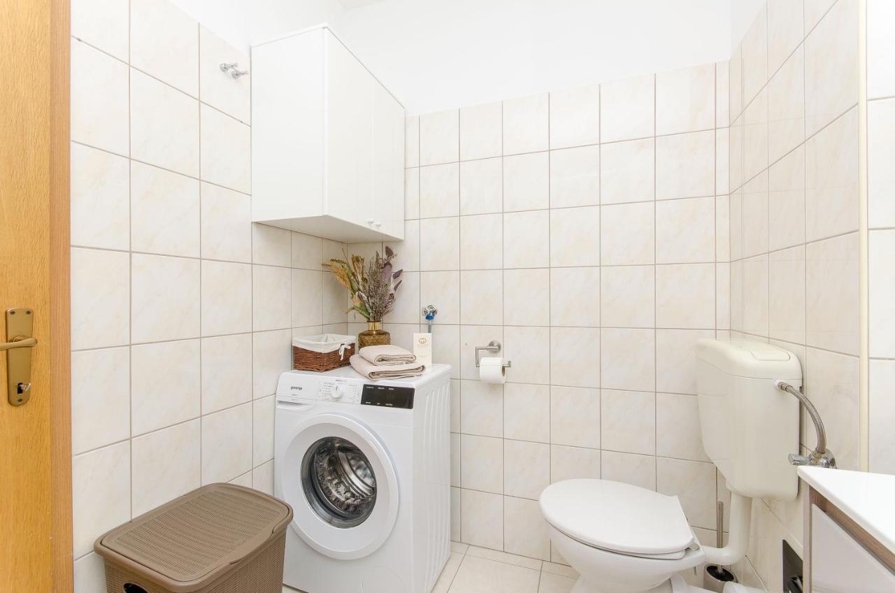 Spacious Apartment Smile With Terrace And Secure Garage Split Exteriör bild