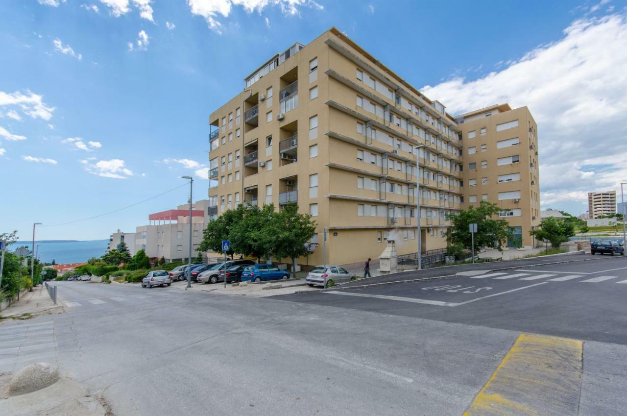 Spacious Apartment Smile With Terrace And Secure Garage Split Exteriör bild